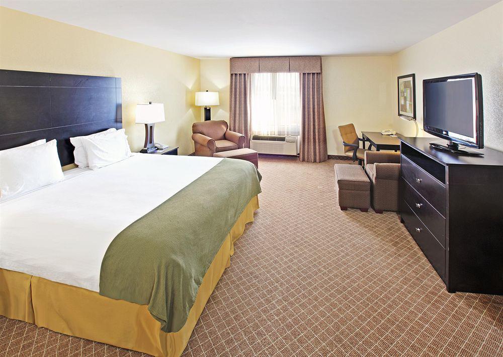 Comfort Inn & Suites Pine Bluff Oda fotoğraf