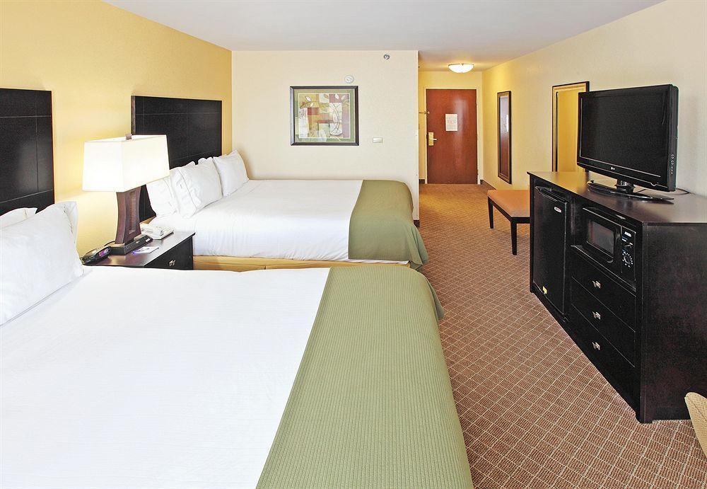 Comfort Inn & Suites Pine Bluff Oda fotoğraf